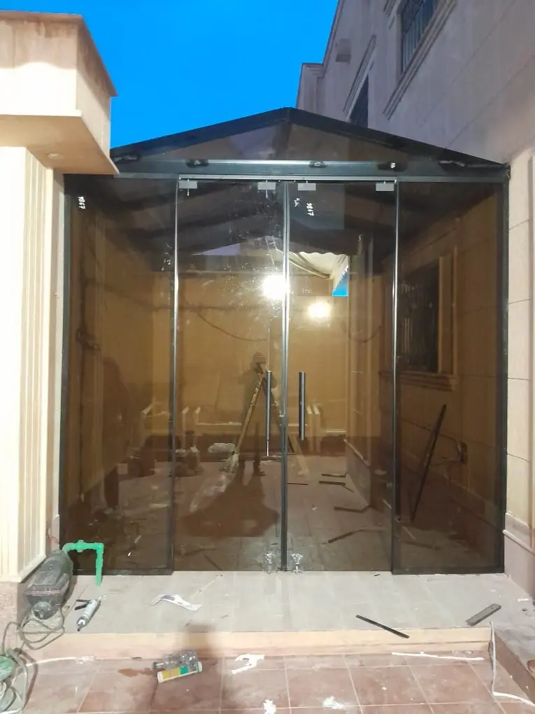 حلول السكاي لايت الزجاجي الهرمي لإنارة الفلل بالرياض وعزل الحرارة (Low-E)