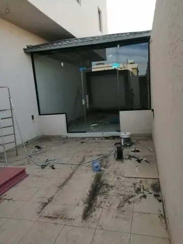 هل يمكن تركيب زجاج السيكوريت كأرضيات أو جسور زجاجية للمشي؟
