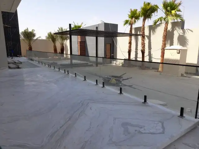 درابزين بلكونات وشرفات زجاج الرياض