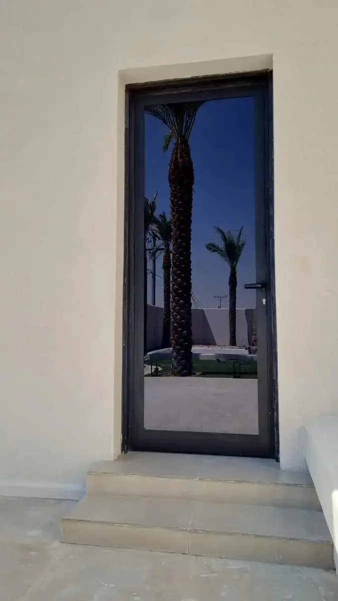 كبائن الشاور الزاوية لغرف النوم الرئيسية (Master Suites)